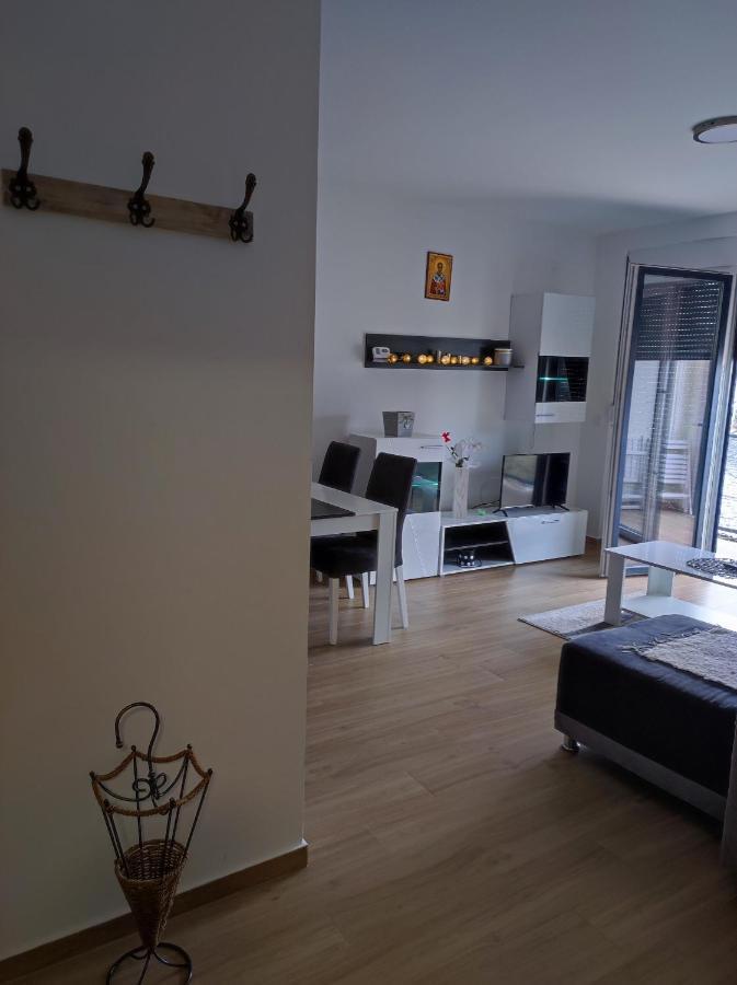 Nina Apartment Валево Екстериор снимка